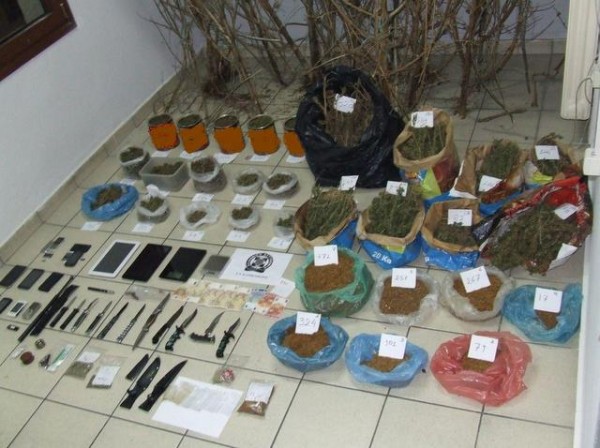 Έπιασαν δύο χρήστες χασίς και τον προμηθευτή τους