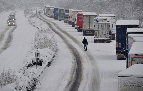 Απαγορεύτηκε η κυκλοφορία φορτηγών λόγω χιονόπτωσης