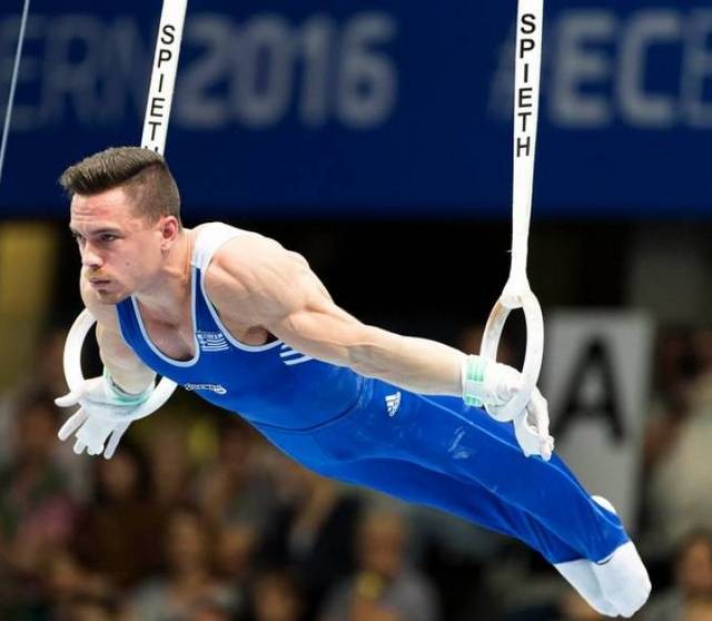 Δείτε το έτερον ήμισυ του Λευτέρη Πετρούνια