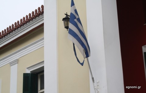 Αν μπορούσε να κάνει μήνυση η σημαία