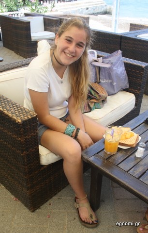 Χυμό και τοστάκι απολαμβάνει το Χριστινάκι