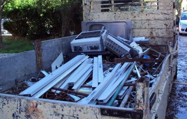 ΣΤΕΡΕΑ ΕΛΛΑΔΑ: Τσιγγάνοι έκλεβαν κουφώματα αλουμινίου από ανενεργή επιχείρηση