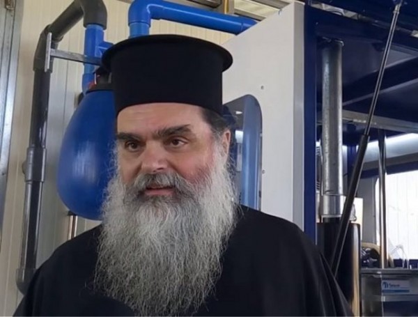 Ιερέας: Κοινώνησα με την ίδια λαβίδα ασθενείς με κορωνοϊό και άλλους πιστούς (Video)