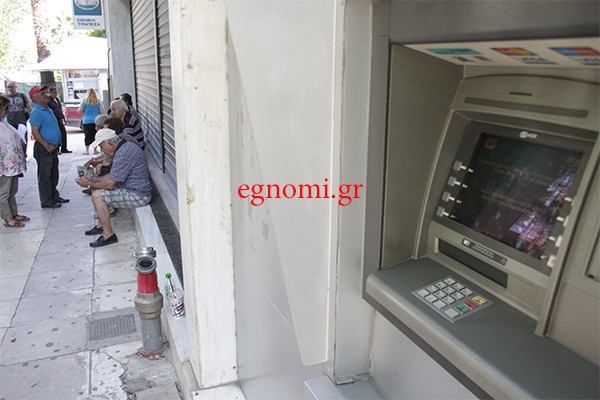 Συνταξιούχοι ΟΓΑ, ΟΑΕΕ, ΟΤΕ, ΔΕΗ στις ουρές