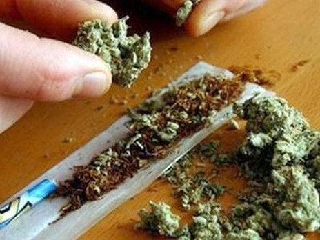 ΛΟΥΚΙΣΙΑ: Πήγαν να καπνίσουν χασίς στην παραλία δύο νεαροί