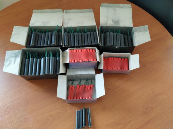 ΣΤΕΡΕΑ ΕΛΛΑΔΑ: Ένας άντρας και μια γυναίκα κατείχαν παράνομα κροτίδες