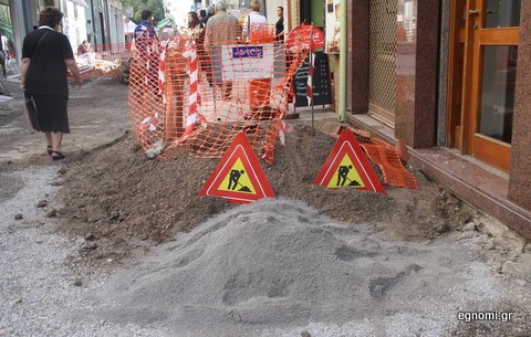 Πριν γίνει πεζόδρομος έγινε ...χωματόδρομος
