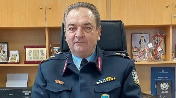 Ο αποχαιρετισμός του Φάνη Σπανού στον ταξίαρχο της Αστυνομίας Χρήστο Μουτσώκο