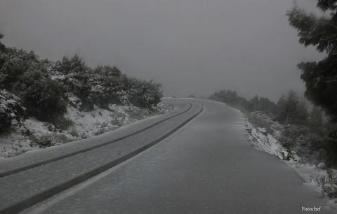 Διακοπή στην κυκλοφορία λόγω των χιονοπτώσεων και του παγετού