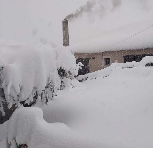 ΚΑΚΟΚΑΙΡΙΑ ΦΙΛΙΠΠΟΣ ΕΥΒΟΙΑ: Χωριά βυθίστηκαν στο χιόνι