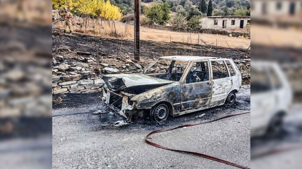 ΣΤΟΥΠΑΙΟΙ ΜΑΡΜΑΡΙΟΥ: Κάηκε το Ι.Χ. και τσουρουφλίστηκε χωράφι