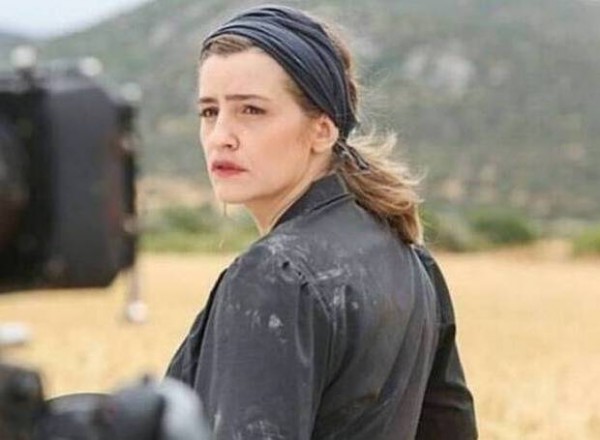 Η Λενιώ από τις Άγριες Μέλισσες όπως δεν την έχετε ξαναδεί στη Μύκονο