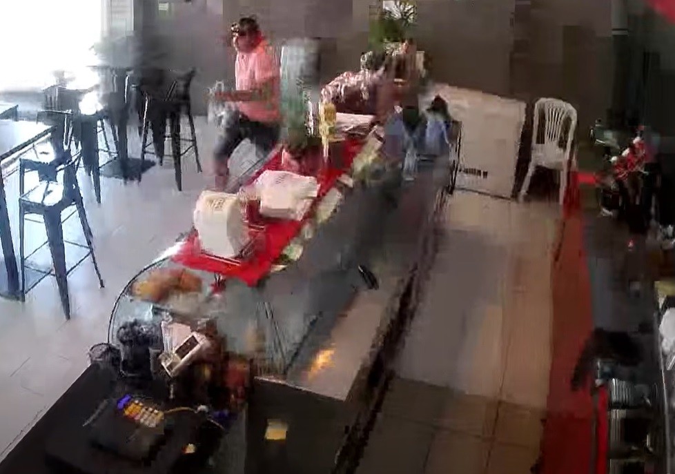 Η στιγμή του σεισμού από κάμερα σε cafe στα Ψαχνά (video)