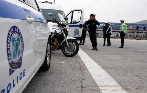 ΣΧΗΜΑΤΑΡΙ: Αστυνομικοί μπήκαν στο λεωφορείο και συνέλαβαν δύο Πακιστανούς με χασίς