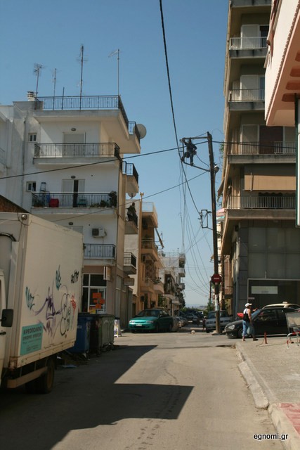 Ξήλωσαν κολώνες φωτισμού στη Νεοφύτου