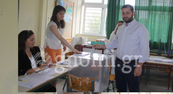 ΕΘΝΙΚΕΣ ΕΚΛΟΓΕΣ ΧΑΛΚΙΔΑ: Ο Φάνης Σπανός ψήφισε στο Γυμνάσιο Κανήθου