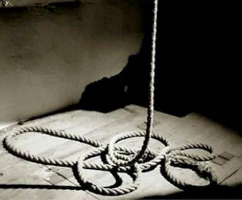 Χάθηκαν τα ίχνη του και τελικά βρέθηκε κρεμασμένος στο σπίτι του