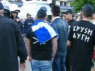 Πλακώθηκαν Aριστεροί και Xρυσαυγίτες