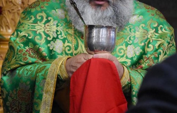 ΚΟΡΩΝΟΪΟΣ: Πρόστιμο 1500 ευρώ σε παπά και από 600 ευρώ σε 10 πιστούς την Κυριακή