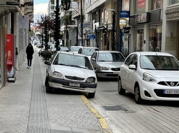 ΧΑΛΚΙΔΑ: Ο γάϊδαρος είναι Εγγλέζος στο ... ραντεβού με το παράνομο παρκάρισμα