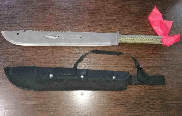 Συνελήφθη Έλληνας ...σαμουράι για παράνομη οπλοκατοχή (pic)