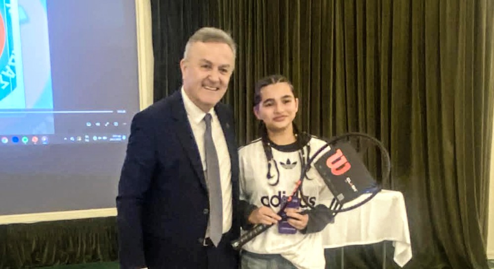 ΟΜΙΛΟΣ ΑΝΤΙΣΦΑΙΡΙΣΗΣ ΧΑΛΚΙΔΑΣ: Φλουρί και ρακέτα στην Ιωάννα Καραμούζη