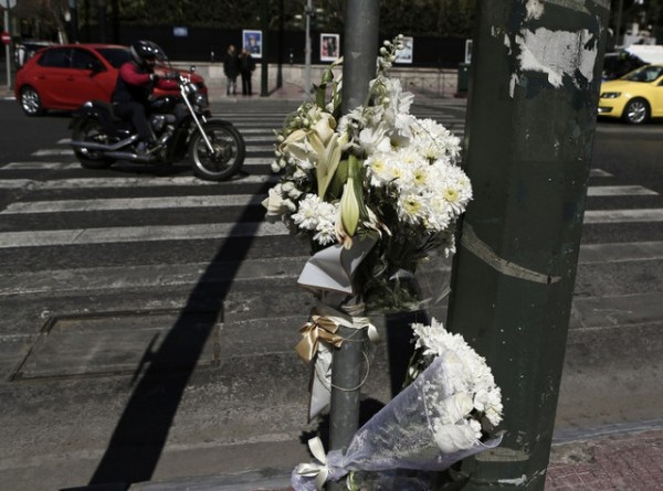 Η στιγμή του θανατηφόρου τροχαίου στη Βουλή που στέρησε τη ζωή στον 23χρονο Ιάσωνα (VIDEO)