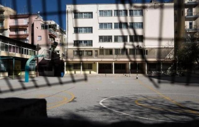 Μαθητής λιποθύμησε μετά από χρήση ναρκωτικών στις τουαλέτες του σχολείου