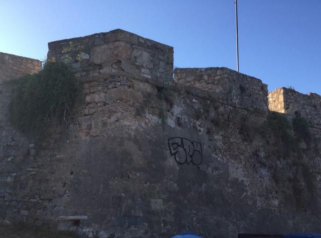 ΧΑΛΚΙΔΑ: Η ανθρώπινη βλακεία δεν ... φυλακίζεται ούτε σε κάστρα