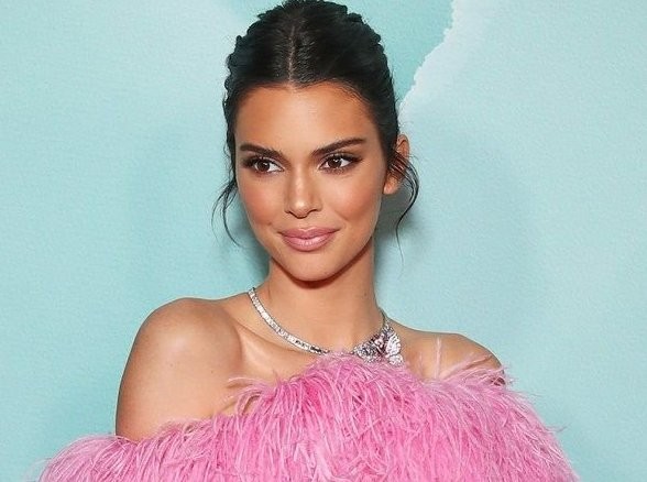 KENDALL JENNER: Αυτό είναι το lip balm που φτιάχνει μόνη της!