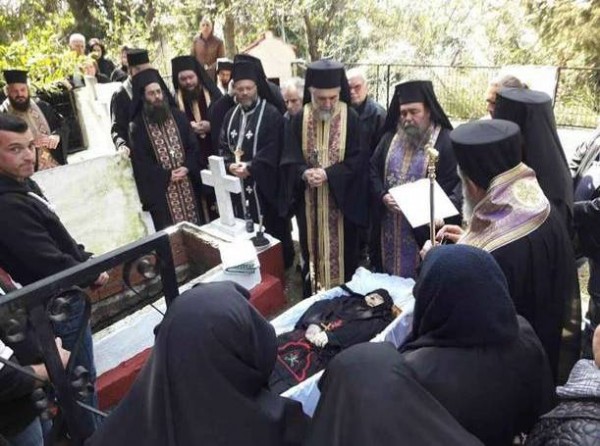 Εκοιμήθη η μοναχή Μαγδαληνή στα Ήλια της Αιδηψού