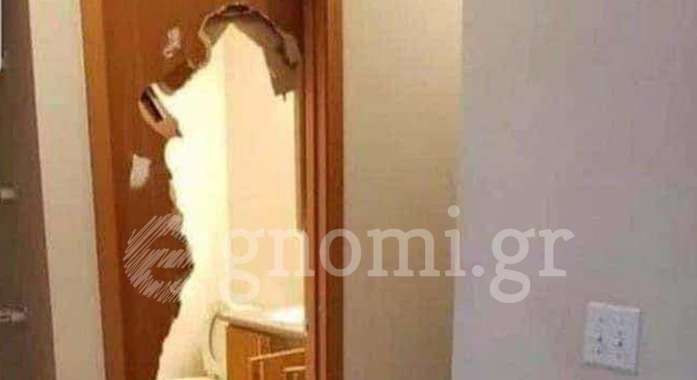 ΧΑΛΚΙΔΑ: Γυναίκα είδε κατσαρίδα στο μπάνιο και έσπασε την πόρτα