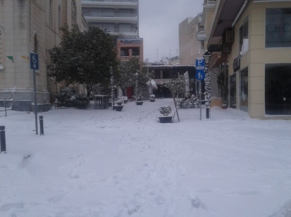 ΧΙΟΝΙΑ ΧΑΛΚΙΔΑ: Κλειστά τα περισσότερα μαγαζιά