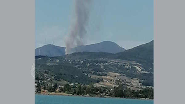 ΡΙΤΣΩΝΑ: Ξέσπασε φωτιά σε υπαίθρια έκταση (VIDEO)