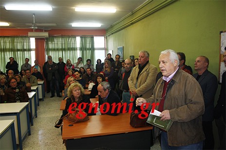 Βιβλίο με δραχμές έδειξε ο Γιώργος Μητροπέτρος στον Υφυπουργό Παιδείας