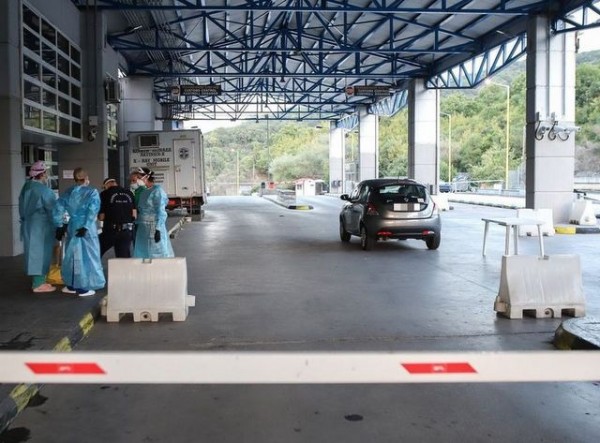 ΚΟΡΩΝΟΪΟΣ: Έκλεισε ο συνοριακός σταθμός στην Κρυσταλλοπηγή