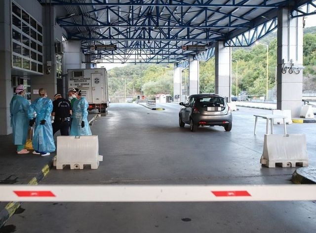 ΚΟΡΩΝΟΪΟΣ: Έκλεισε ο συνοριακός σταθμός στην Κρυσταλλοπηγή