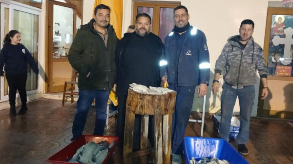ΑΝΩ ΒΑΘΕΙΑ: Έθιμο με διανομή μπακαλιάρου με ρεβυθόρυζο στο ναό του Αγίου Νικολάου