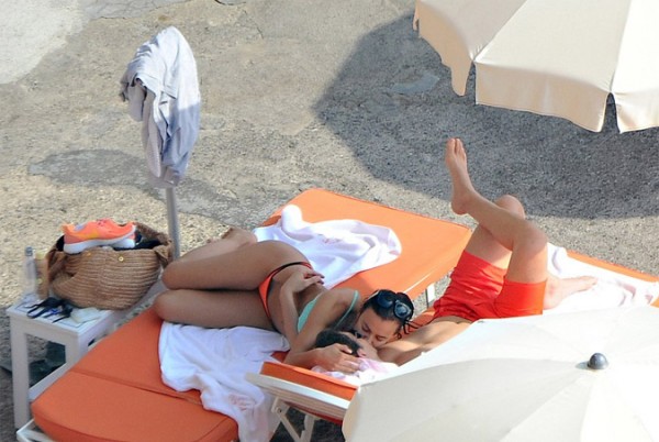 Τα παθιασμένα φιλιά της Ιρίνα Σάικα με τον Μπράντλεϊ Κούπερ