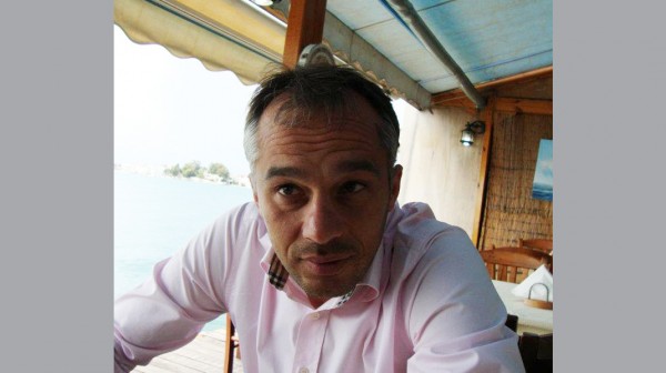 ΠΑΡΑΛΙΑ ΕΡΕΤΡΙΑΣ ΠΕΖΟΔΡΟΜΟΣ: Ο Μητσαλέας τρολάρει τη δημοτική αρχή (VIDEO)