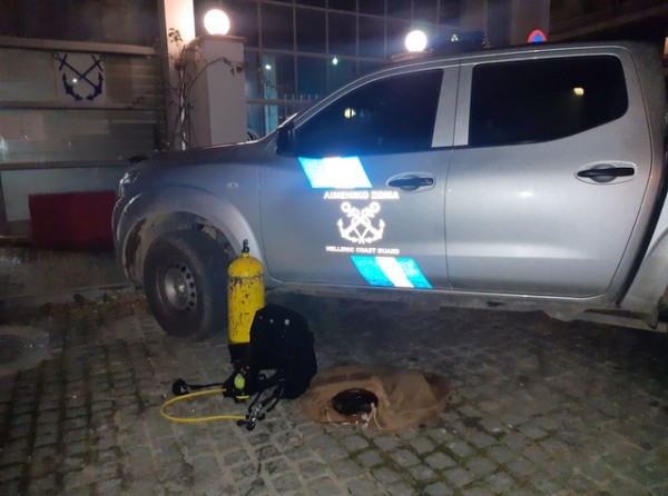 ΕΞΩ ΠΑΝΑΓΙΤΣΑ ΧΑΛΚΙΔΑΣ: Δύτης ψάρευε παράνομα με μπουκάλα αγγούρια της θάλασσας