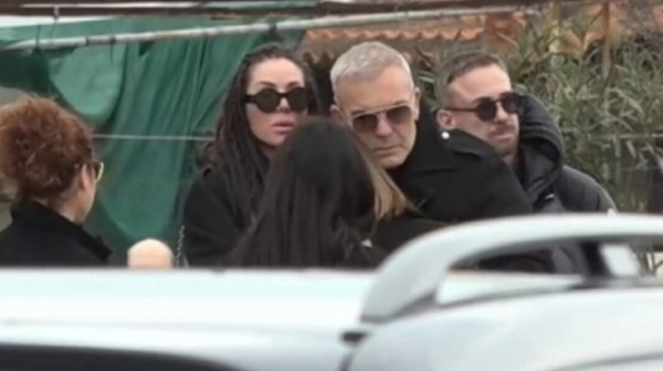 Κηδεύτηκε ο Νίκος Ρόκκος - Συντετριμμένος ο αδερφός του Στέλιος