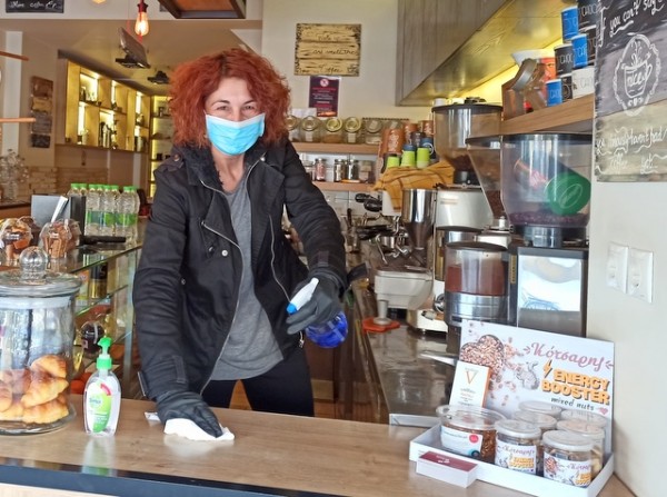 ΧΑΛΚΙΔΑ ΚΟΡΩΝΟΪΟΣ: Το μεροκάματο της αγωνίας για τους ελεύθερους επαγγελματίες