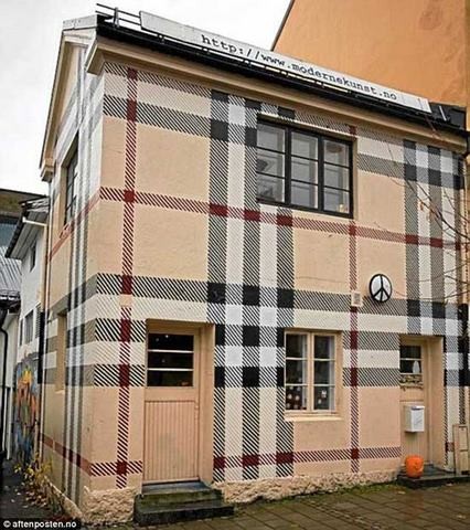 Επεκτείνεται η Burberry