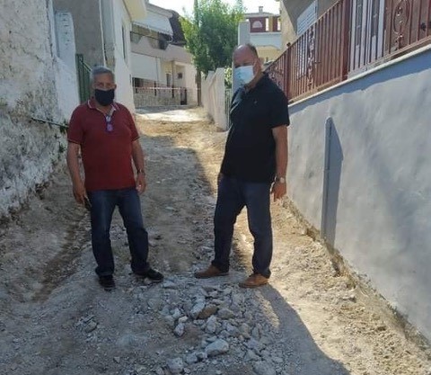 ΦΥΛΛΑ: Ξεκίνησε η επίστρωση με ραβδωτό δάπεδο σε επικλινή δρόμο του χωριού