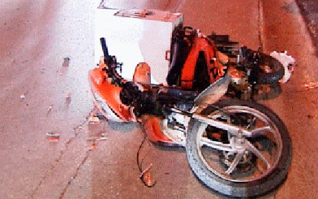 Αρτάκη: Τραυματίστηκε ντελιβεράς σε μετωπική με νταλίκα