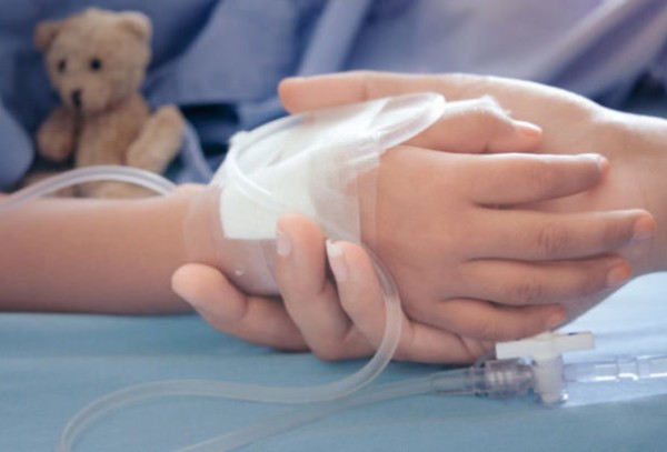 8χρονο αγοράκι έπαθε ανακοπή την ώρα που έπαιζε - Του έκανε ΚΑΡΠΑ ο νονός του!
