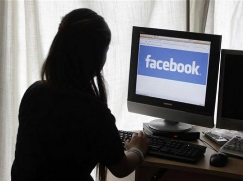 Το facebook πρόδωσε 45χρονο καθηγητή Αγγλικών