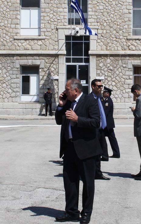 Ο Νίκος Γεωργαλάς έδινε εντολές με ...ταρατατζούμ