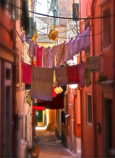 Δράση με μανταλάκια στη Δημοτική Βιβλιοθήκη Καθενών